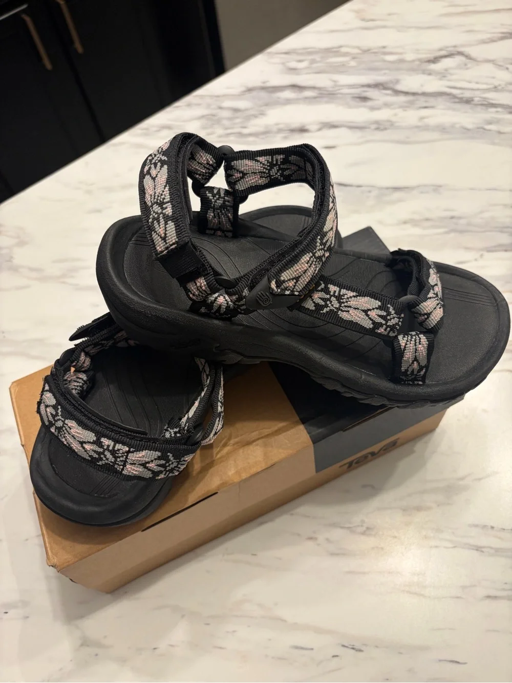 Teva Hazel/Black Hurricane 4 Sport Sandals Women's US Size 7